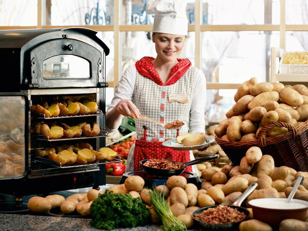Landzeit Restaurant Voralpenkreuz Hotel Sattledt Bagian luar foto