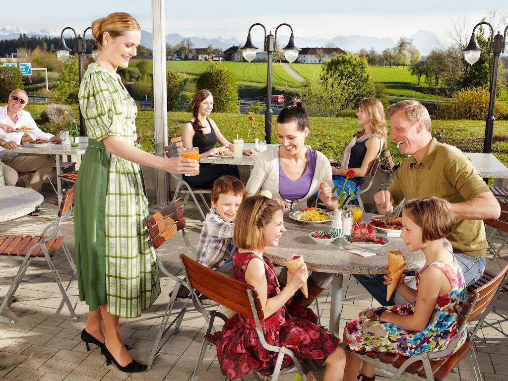 Landzeit Restaurant Voralpenkreuz Hotel Sattledt Bagian luar foto