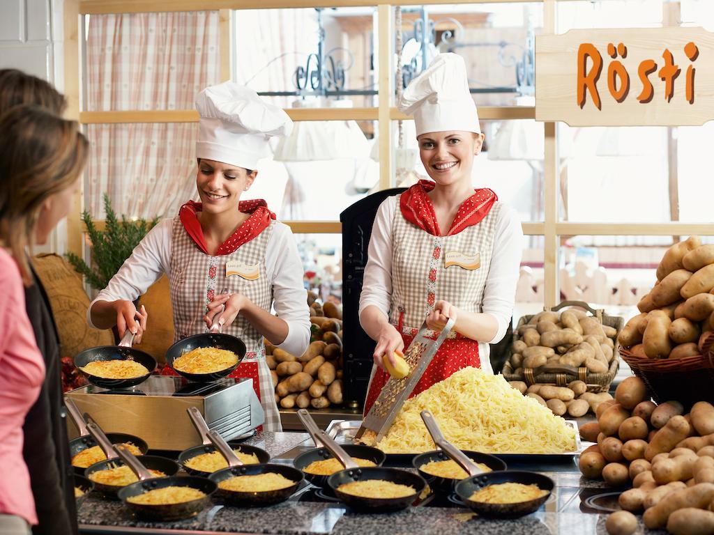 Landzeit Restaurant Voralpenkreuz Hotel Sattledt Bagian luar foto
