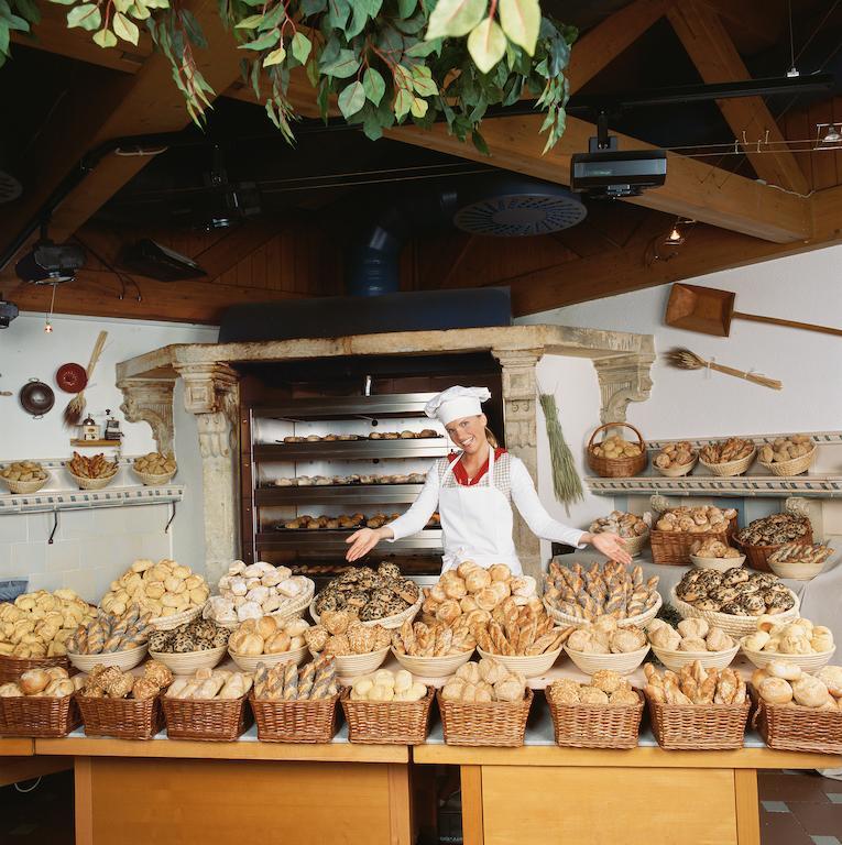 Landzeit Restaurant Voralpenkreuz Hotel Sattledt Bagian luar foto