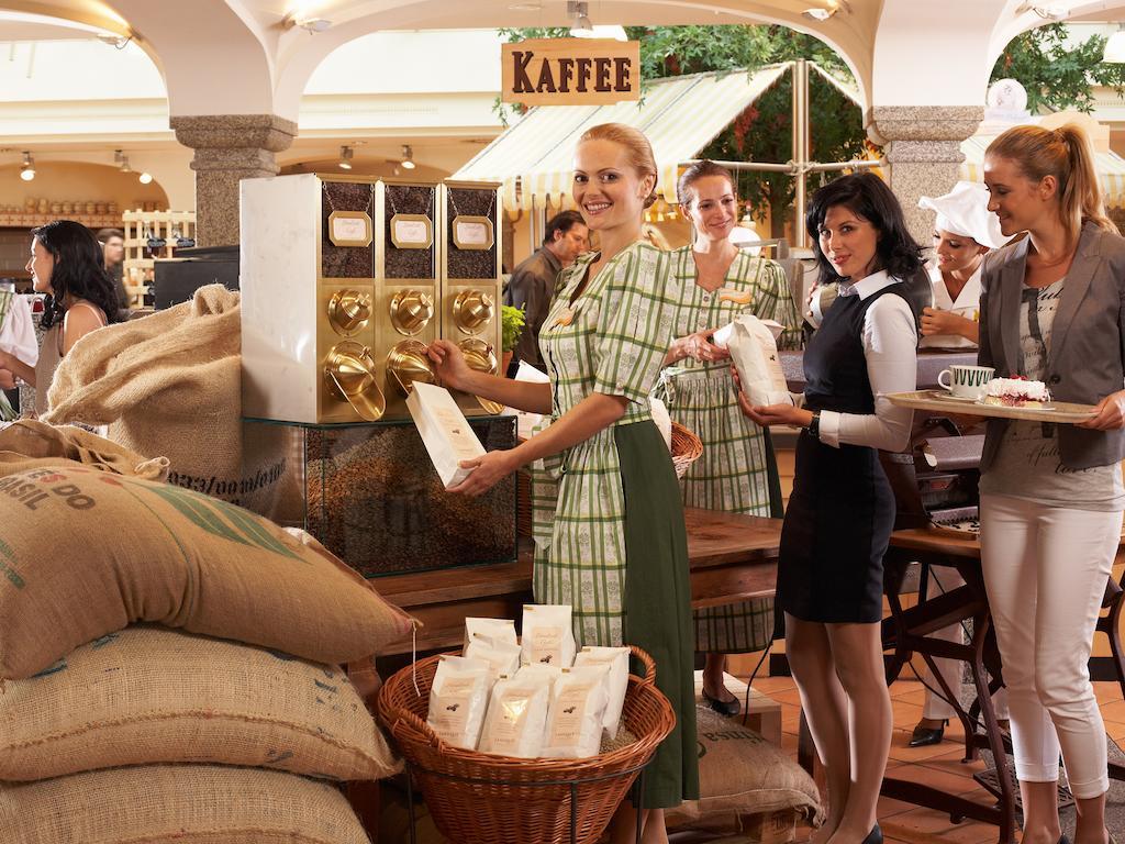 Landzeit Restaurant Voralpenkreuz Hotel Sattledt Bagian luar foto